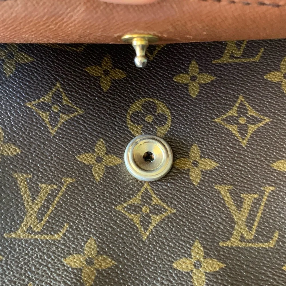 Louis Vuitton Authentic Vintage Leather Saint Cloud PM Monogram Crossbody Bag - Picture 5 of 16